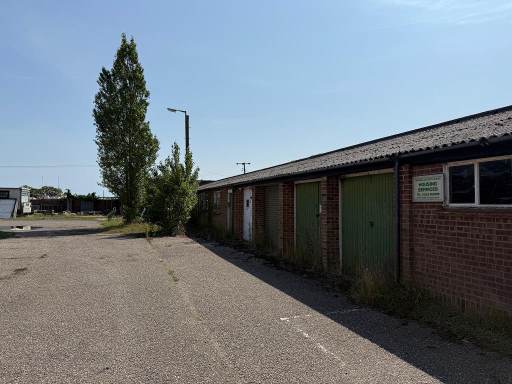 Lot: 41277 - TO BE OFFERERED IN OUR 30TH OCTOBER AUCTION - FORMER COUNCIL OFFICES & DEPOT WITH POTENTIAL - Garages and storage on the right hand side of the site